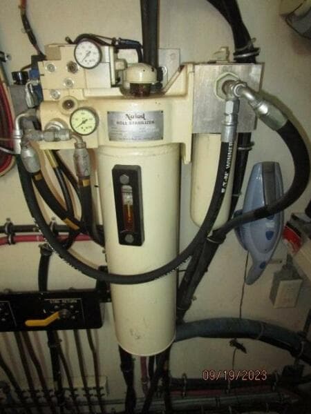 63' Hatteras stabilizer system