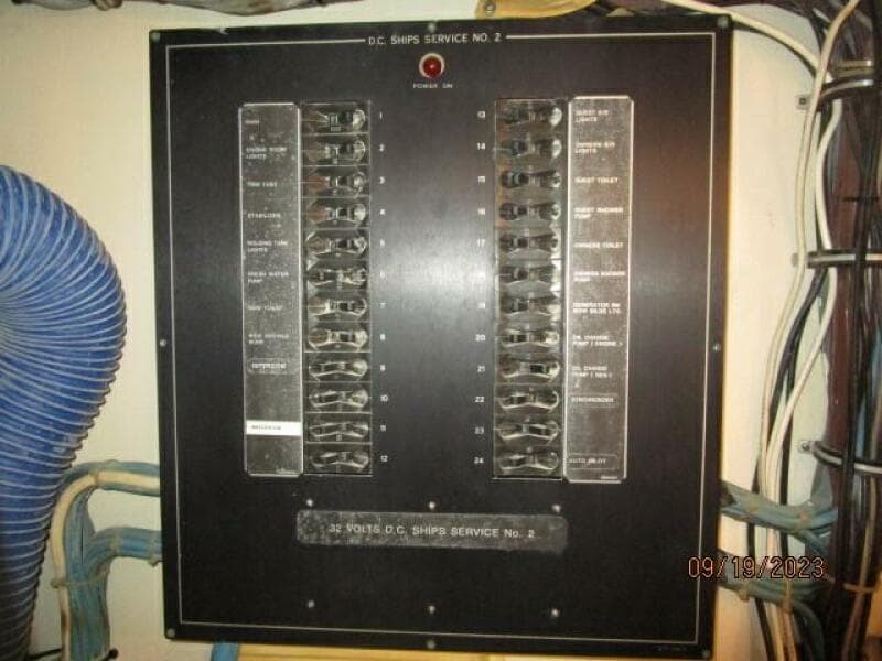 63' Hatteras electrical panel3