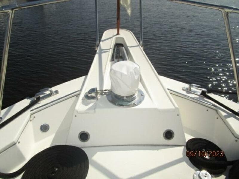 63' Hatteras anchor windlass