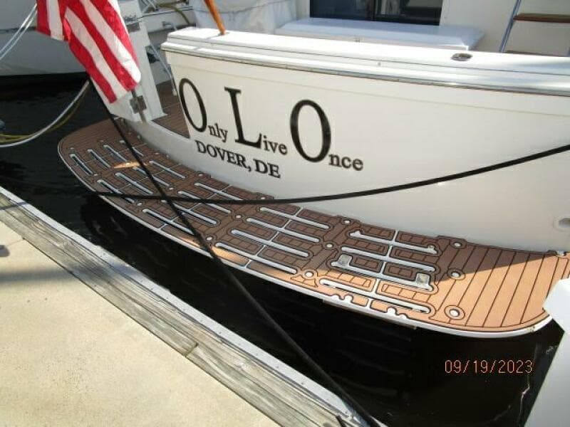 63' Hatteras swimplatform