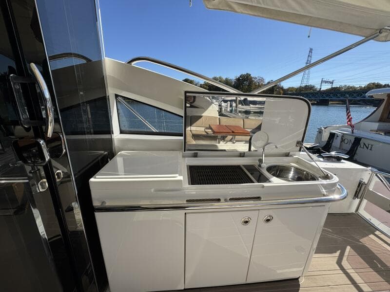 2015 Princess V52