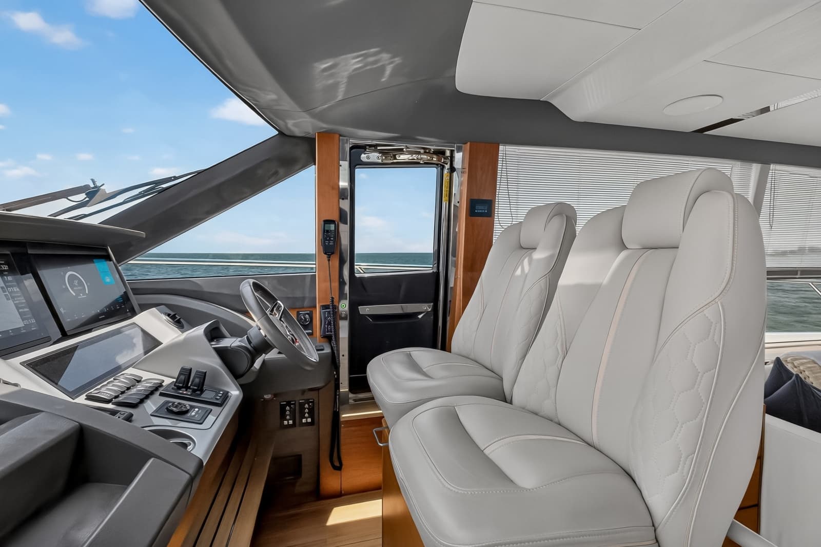 2021 Princess F70