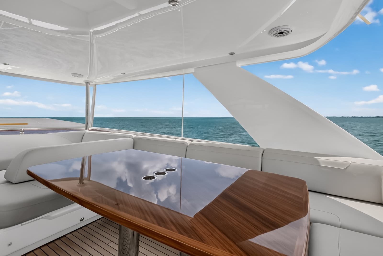 2021 Princess F70
