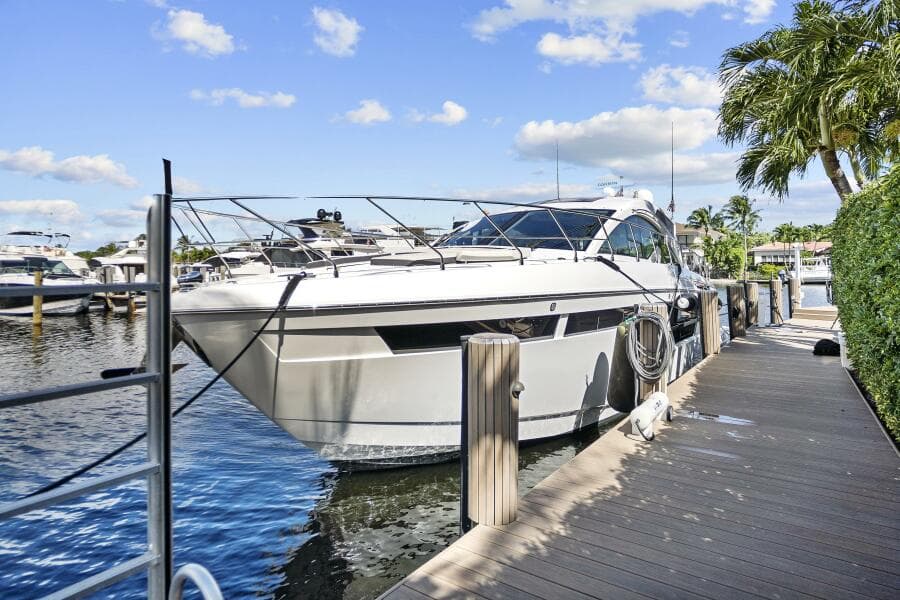 2019 Cruisers Yachts 54 Cantius