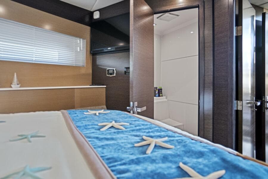 2019 Cruisers Yachts 54 Cantius