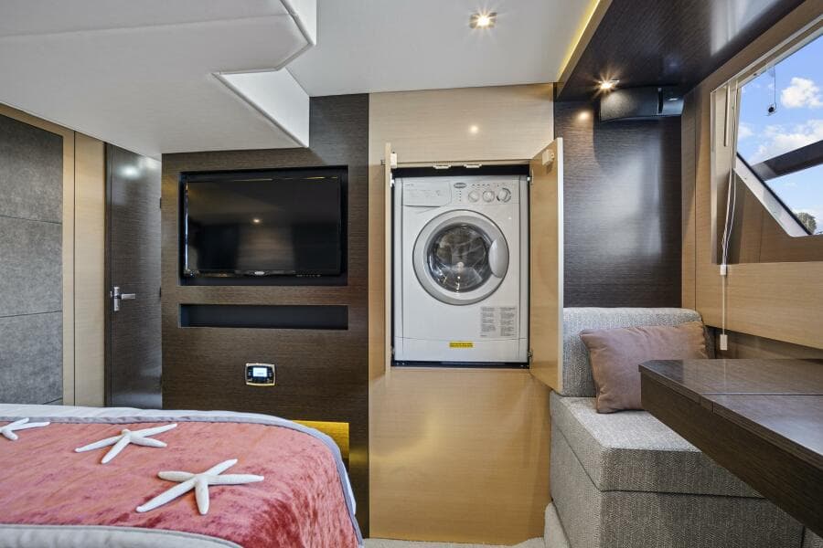 2019 Cruisers Yachts 54 Cantius