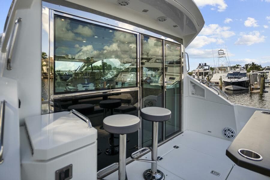 2019 Cruisers Yachts 54 Cantius