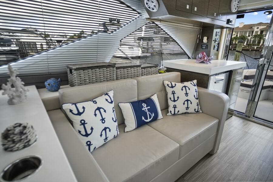 2019 Cruisers Yachts 54 Cantius