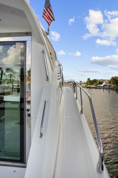 2019 Cruisers Yachts 54 Cantius
