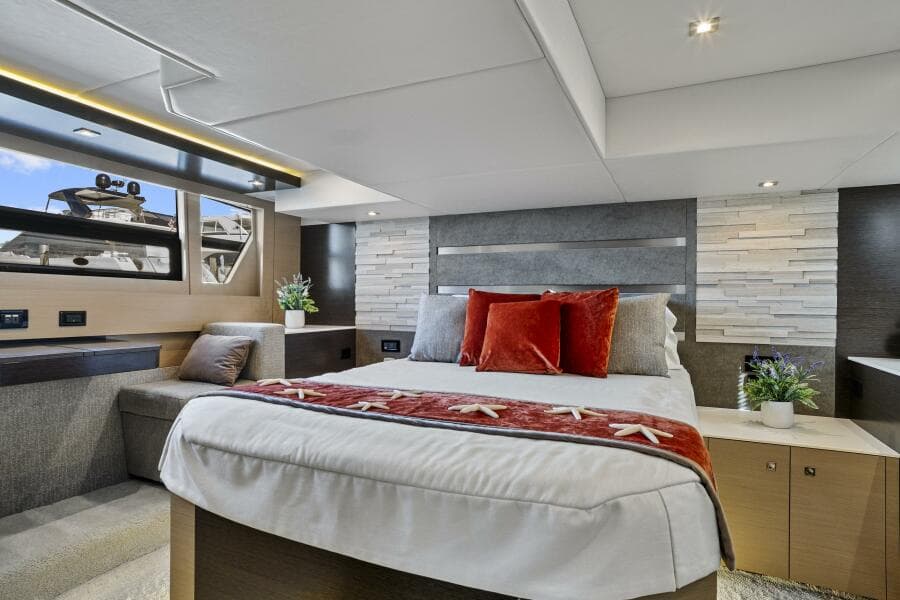 2019 Cruisers Yachts 54 Cantius