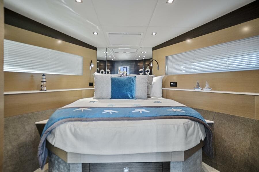 2019 Cruisers Yachts 54 Cantius