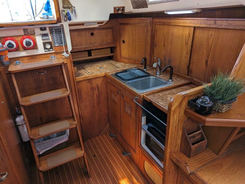1985 Wauquiez Hood 38 MK II
