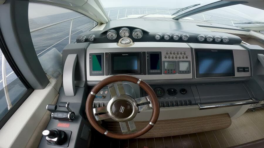 2011 Azimut 68S