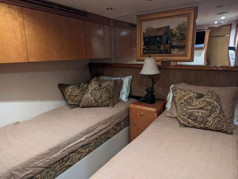 2005 Hatteras 68 Convertible
