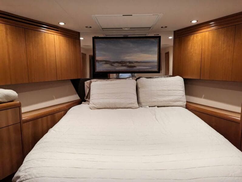 2005 Hatteras 68 Convertible