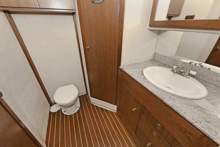 2000 Torres 48 Enclosed Bridge
