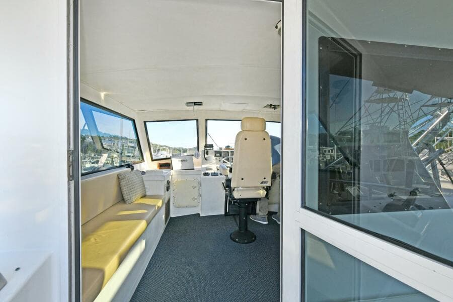 2000 Torres 48 Enclosed Bridge