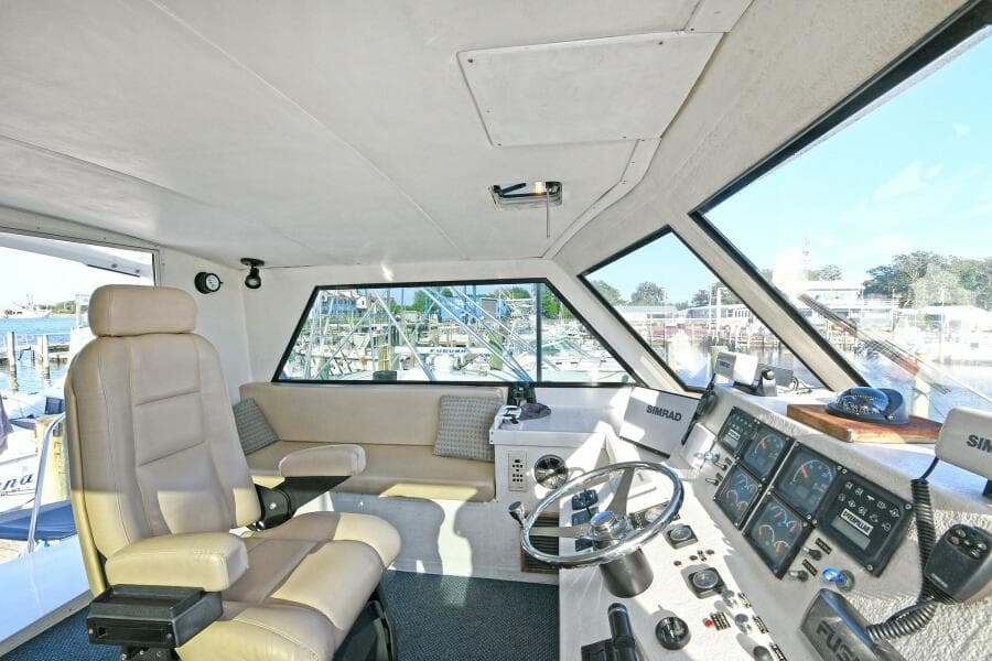 2000 Torres 48 Enclosed Bridge