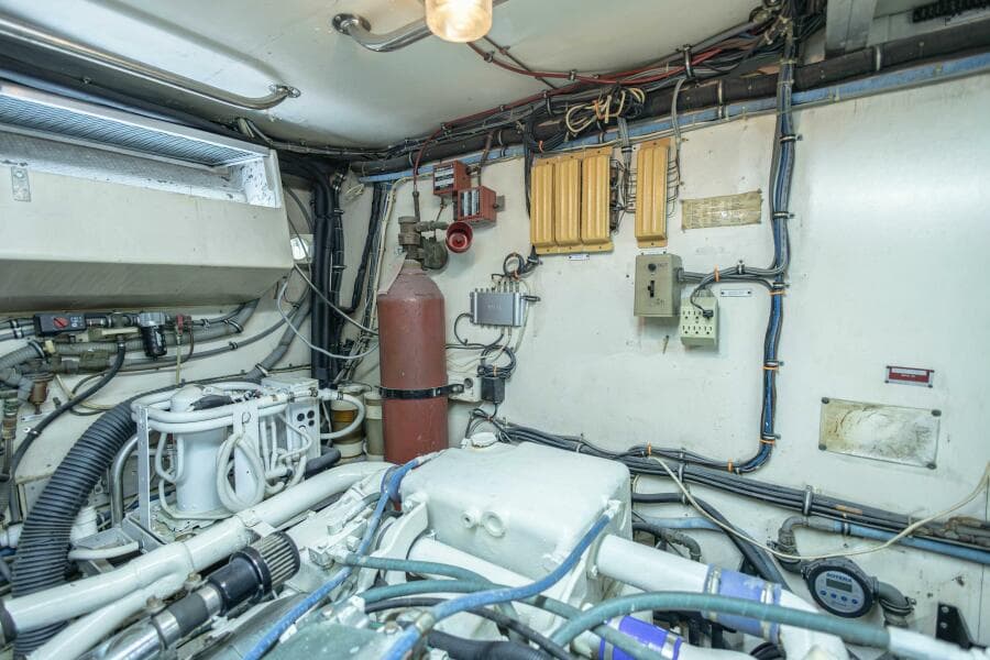 1989 Hatteras Cockpit Motor Yacht