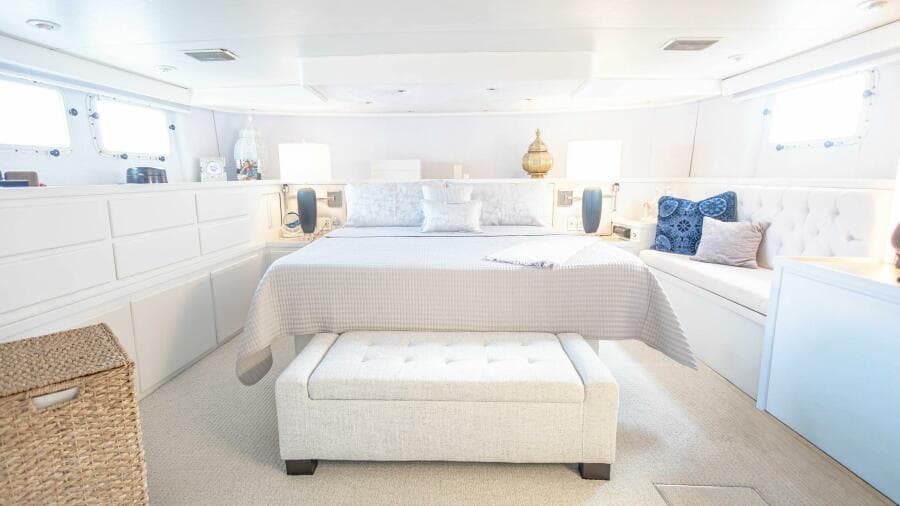 1989 Hatteras Cockpit Motor Yacht