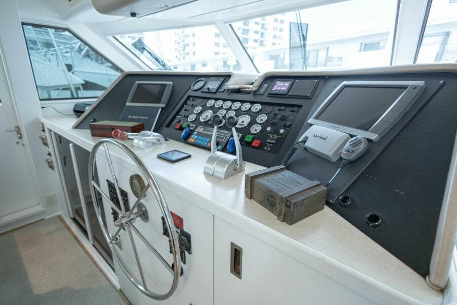 1989 Hatteras Cockpit Motor Yacht