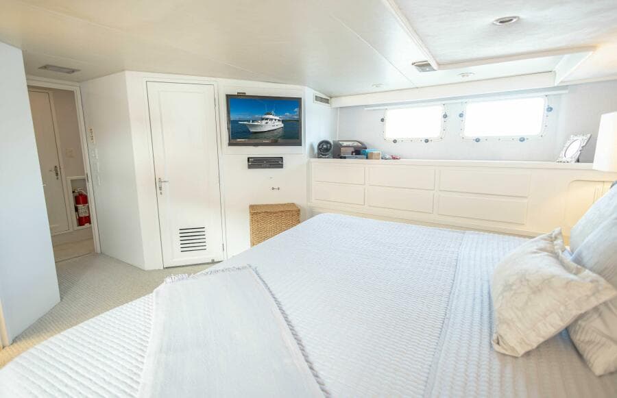 1989 Hatteras Cockpit Motor Yacht