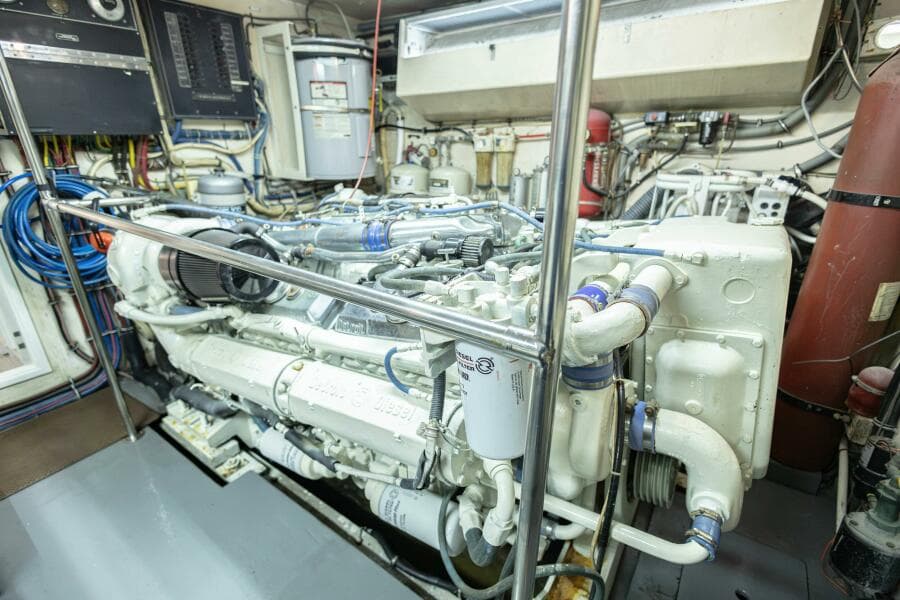 1989 Hatteras Cockpit Motor Yacht