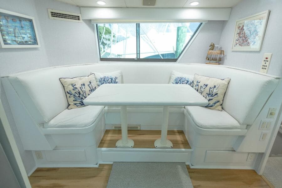 1989 Hatteras Cockpit Motor Yacht