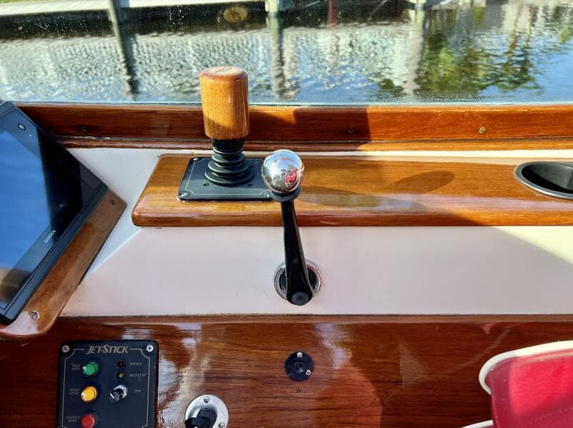 2004 Hinckley Talaria 29R