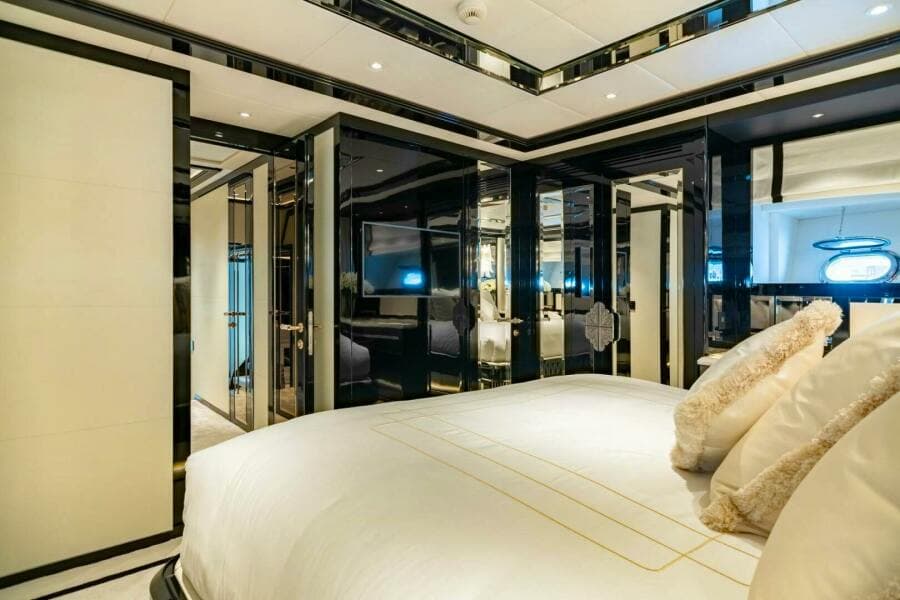 2013 Overmarine Mangusta 108