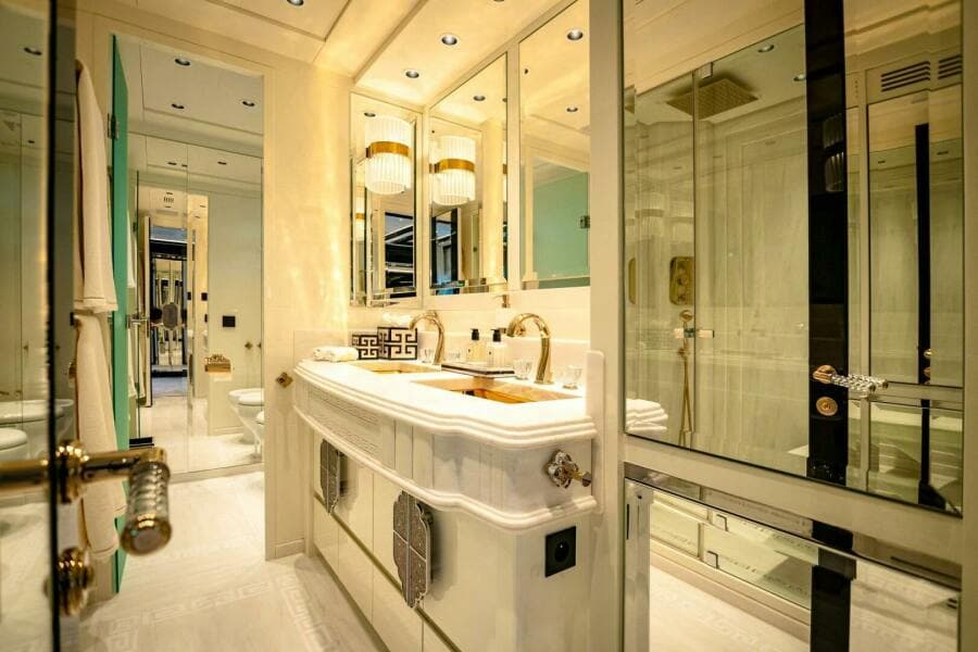 2013 Overmarine Mangusta 108