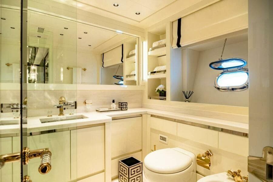 2013 Overmarine Mangusta 108