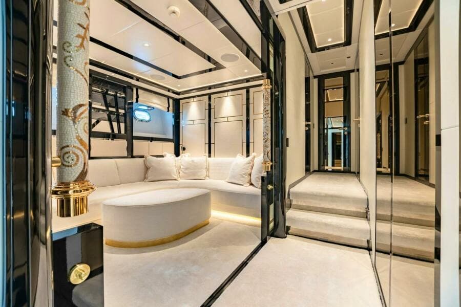 2013 Overmarine Mangusta 108