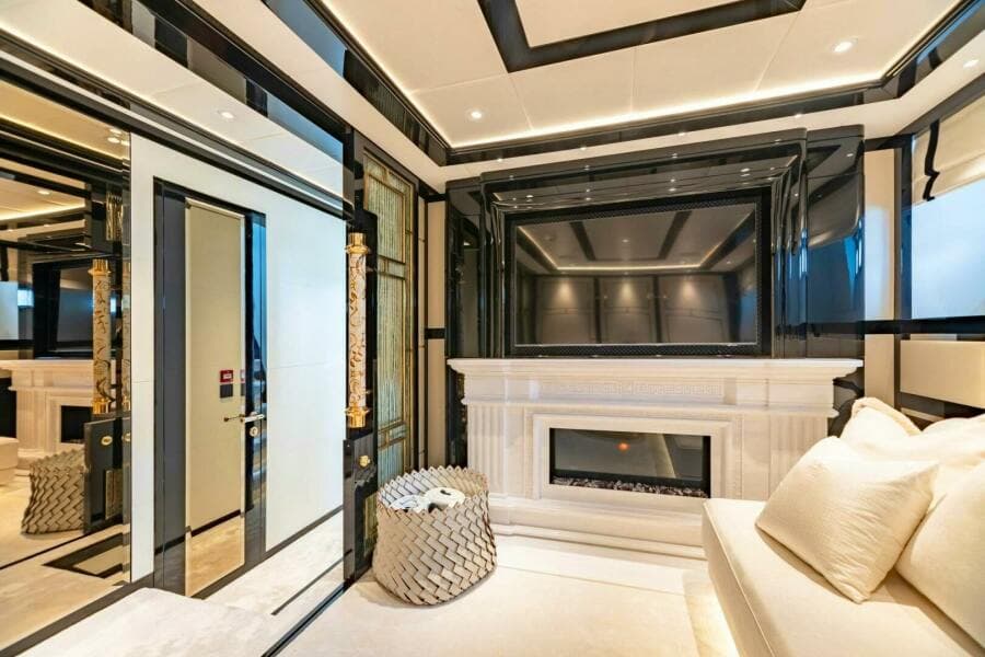 2013 Overmarine Mangusta 108