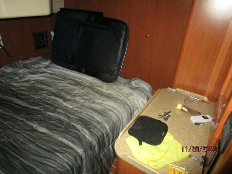 41' Hunter master stateroom2