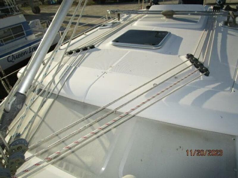 41' Hunter lines led aft