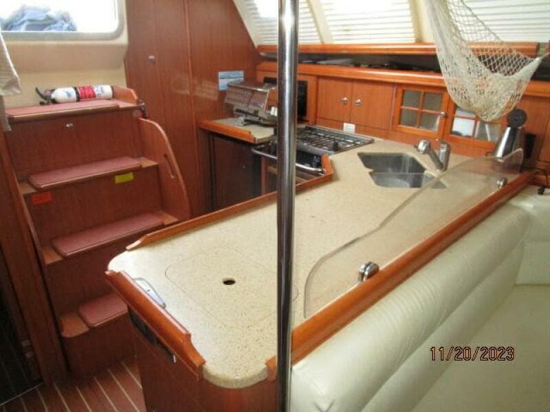 41' Hunter galley1