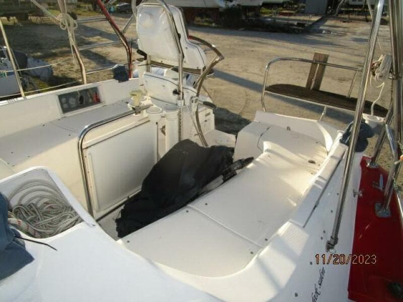 41' Hunter cockpit aft2