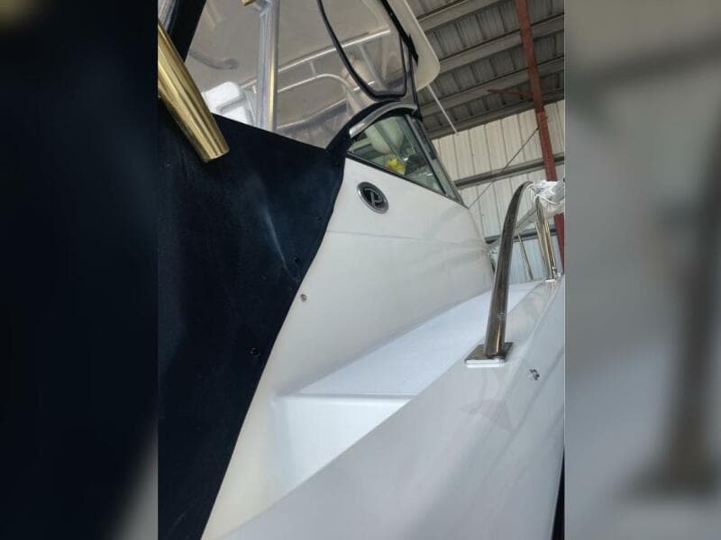 2004 Pursuit 3070 Offshore Express