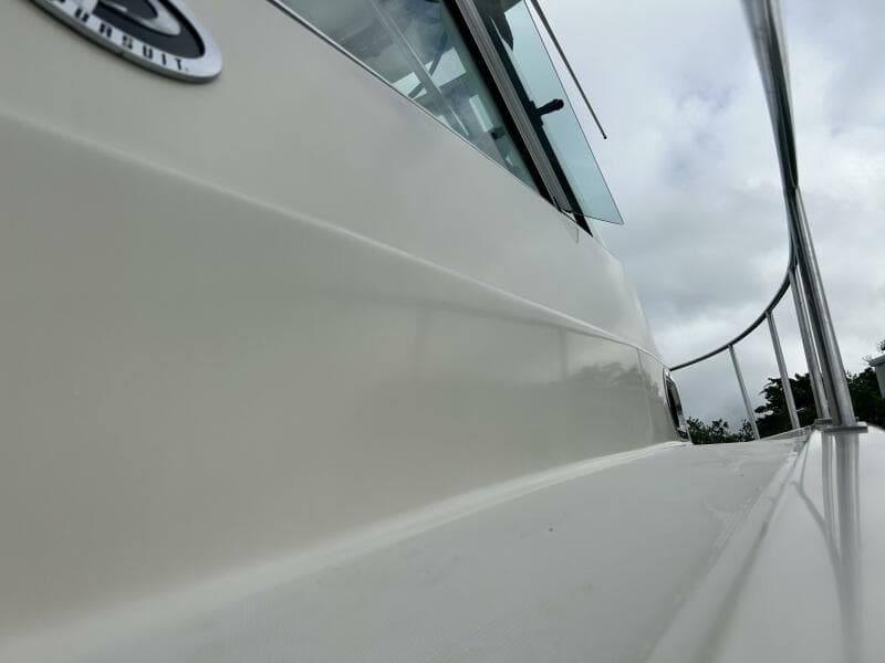 2004 Pursuit 3070 Offshore Express