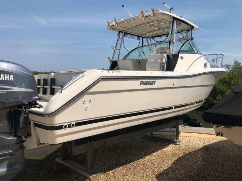2004 Pursuit 3070 Offshore Express
