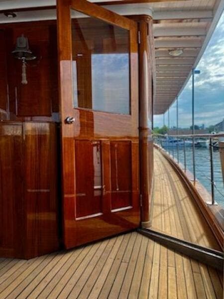 1947 Trumpy Raised Pilot House