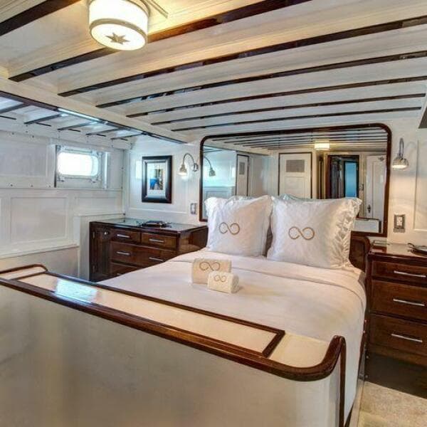 1947 Trumpy Raised Pilot House