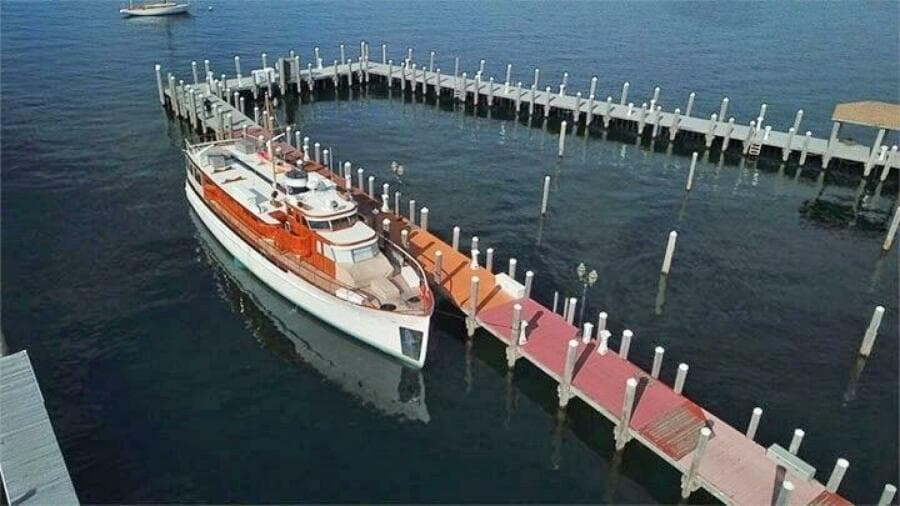 1947 Trumpy Raised Pilot House