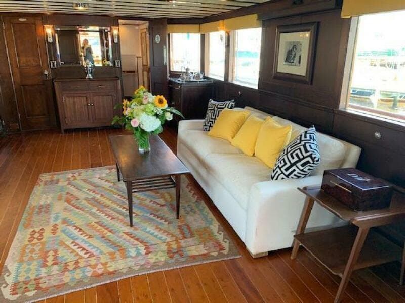 1947 Trumpy Raised Pilot House