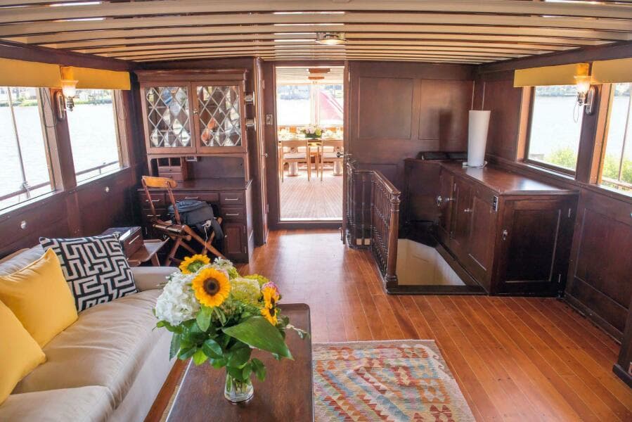 1947 Trumpy Raised Pilot House