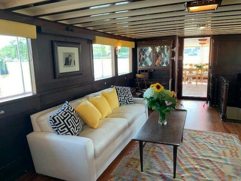 1947 Trumpy Raised Pilot House