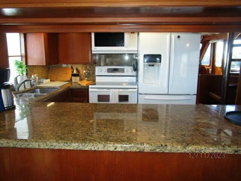 72' DeFever galley3