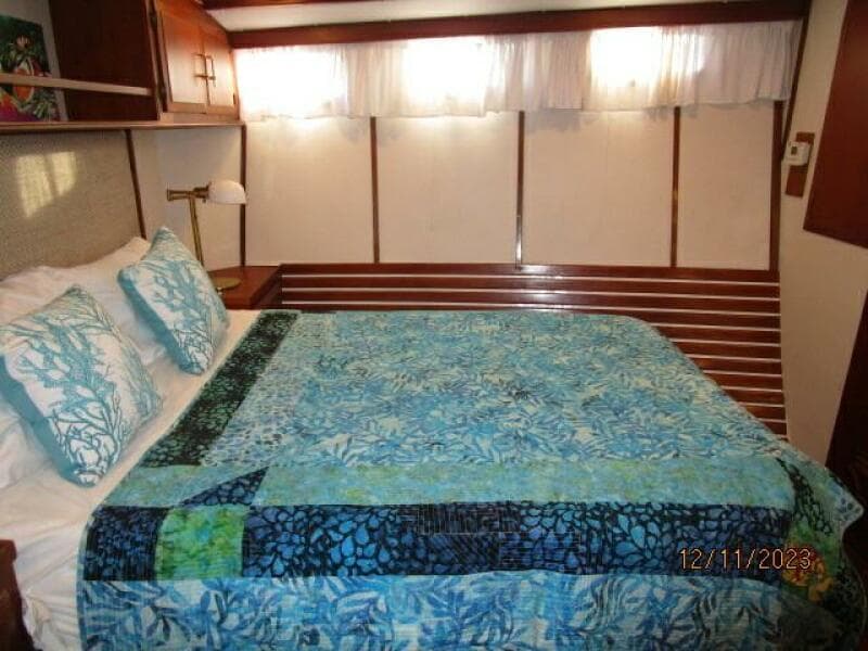 72' DeFever port forward guest stateroom outboard