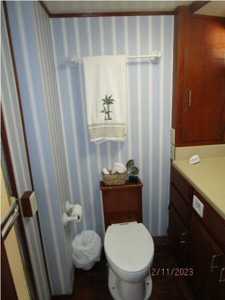 72' DeFever port aft guest stateroom head